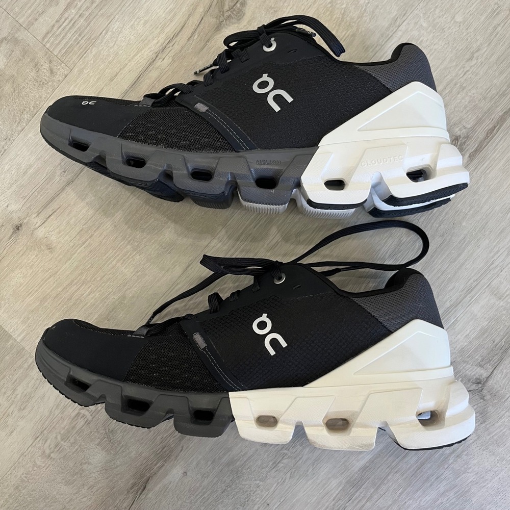 On Running Cloudflyer 4 Black White Running Shoes Mens 9 Sneakers Active Workout - Picture 4 of 13